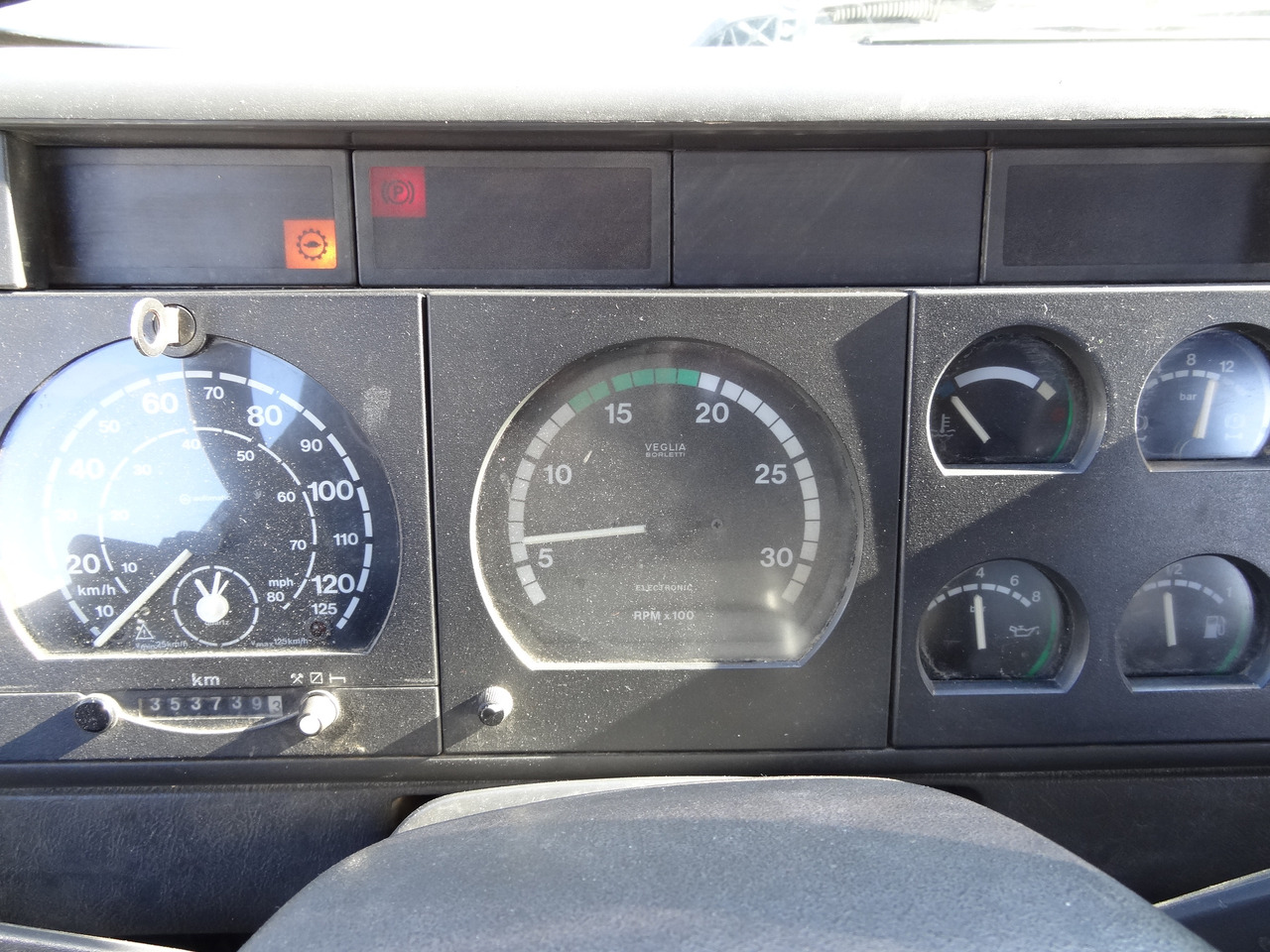 Iveco EuroTrakker 260E31 6X4 Palfinger 36002 - Автоманипулятор, Грузовик бортовой/ Платформа: фото 2 Iveco EuroTrakker 260E31 6X4 Palfinger 36002 - Автоманипулятор, Грузовик бортовой/ Платформа: фото 2