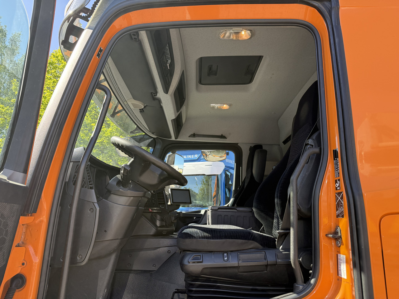 Mercedes-Benz Actros 1827 Kran Palfinger PK 9002 - Тентованный грузовик, Автоманипулятор: фото 4 Mercedes-Benz Actros 1827 Kran Palfinger PK 9002 - Тентованный грузовик, Автоманипулятор: фото 4