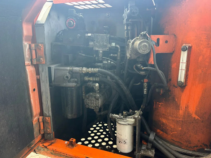 Hitachi ZX110 - Гусеничный экскаватор: фото 5 Hitachi ZX110 - Гусеничный экскаватор: фото 5