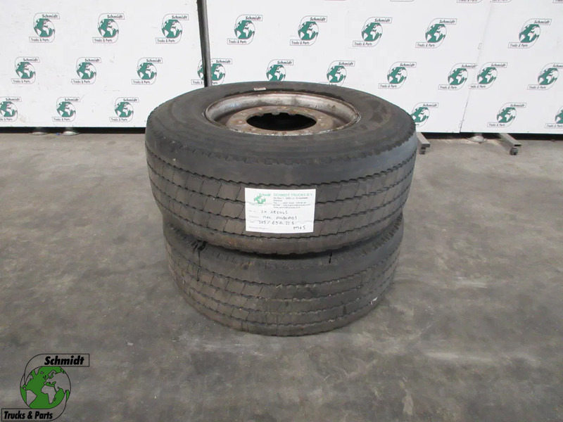 Aeolus 385 65 R 22.5 VOORBAND M+S MET STAAL WIEL 2 X OP VOORRAAD - Шина для Грузовиков: фото 1 Aeolus 385 65 R 22.5 VOORBAND M+S MET STAAL WIEL 2 X OP VOORRAAD - Шина для Грузовиков: фото 1
