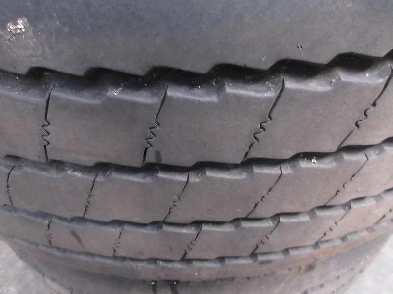 Aeolus 385 65 R 22.5 VOORBAND M+S MET STAAL WIEL 2 X OP VOORRAAD - Шина для Грузовиков: фото 3 Aeolus 385 65 R 22.5 VOORBAND M+S MET STAAL WIEL 2 X OP VOORRAAD - Шина для Грузовиков: фото 3