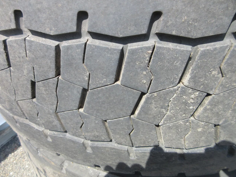 Bridgestone 315/70R22.5 DURAVIS M+S ALCOA WIEL MERCEDES 60% PROFILE - Шина для Грузовиков: фото 3 Bridgestone 315/70R22.5 DURAVIS M+S ALCOA WIEL MERCEDES 60% PROFILE - Шина для Грузовиков: фото 3