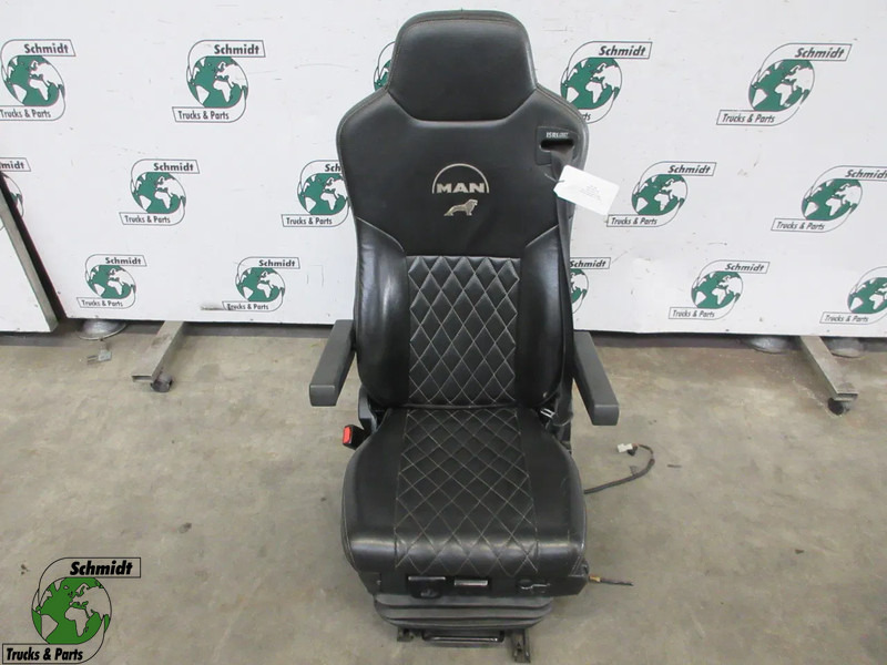 MAN 81.62307-6531//81.62307-6529//81.62307-6562//81.62307-6558 STOELEN SET - Сиденье для Грузовиков: фото 1 MAN 81.62307-6531//81.62307-6529//81.62307-6562//81.62307-6558 STOELEN SET - Сиденье для Грузовиков: фото 1