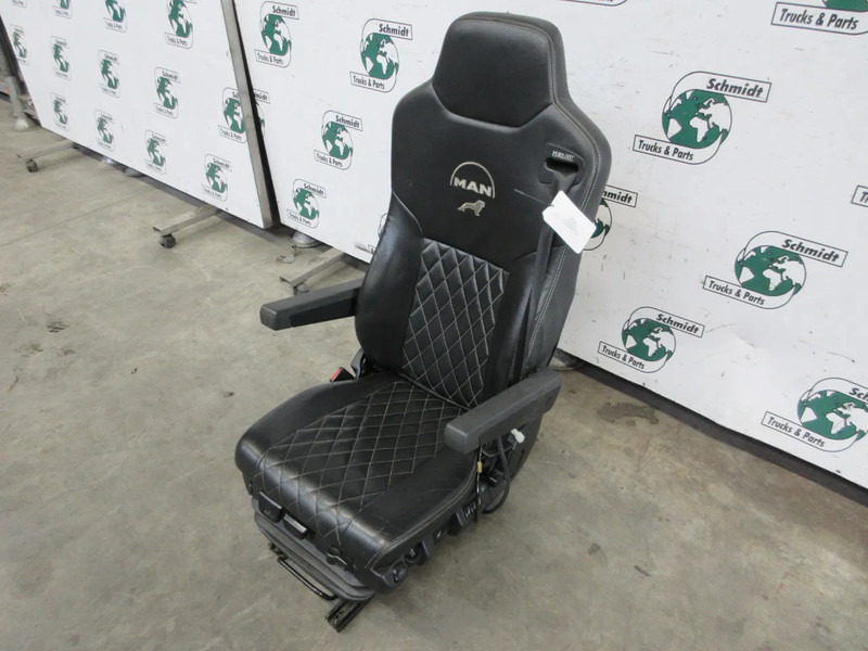 MAN 81.62307-6531//81.62307-6529//81.62307-6562//81.62307-6558 STOELEN SET - Сиденье для Грузовиков: фото 2 MAN 81.62307-6531//81.62307-6529//81.62307-6562//81.62307-6558 STOELEN SET - Сиденье для Грузовиков: фото 2