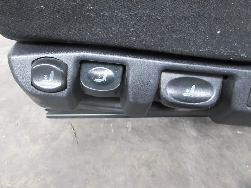 MAN 81.62307-6531//81.62307-6529//81.62307-6562//81.62307-6558 STOELEN SET - Сиденье для Грузовиков: фото 5 MAN 81.62307-6531//81.62307-6529//81.62307-6562//81.62307-6558 STOELEN SET - Сиденье для Грузовиков: фото 5