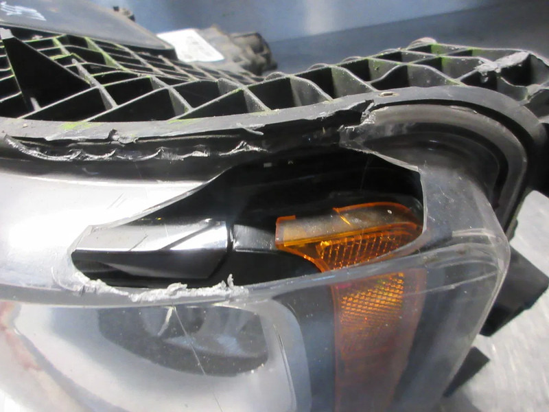 Scania 2379882 KOPLAMP MET LED BESCHADIG SCANIA S 450 NGS LINKS - Передняя фара для Грузовиков: фото 4 Scania 2379882 KOPLAMP MET LED BESCHADIG SCANIA S 450 NGS LINKS - Передняя фара для Грузовиков: фото 4