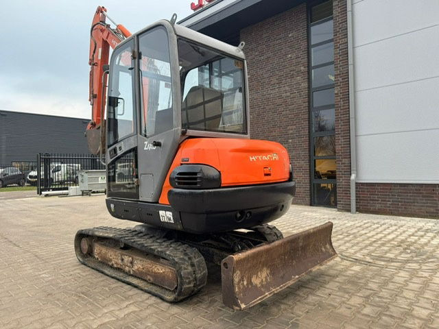 Hitachi ZX30 - Мини-экскаватор: фото 2 Hitachi ZX30 - Мини-экскаватор: фото 2