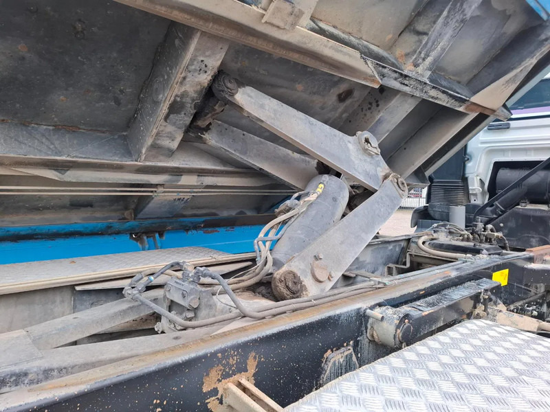 Самосвал MAN TGA 26.310 / 6X4 / 2XBIG AXLE / 2SIDE TIPPER / ONLY:545423 KM / TUV:06-05-2026 / FULL-STEEL / AIRCO / MANUAL / EURO-4 / 2005: фото 19 Самосвал MAN TGA 26.310 / 6X4 / 2XBIG AXLE / 2SIDE TIPPER / ONLY:545423 KM / TUV:06-05-2026 / FULL-STEEL / AIRCO / MANUAL / EURO-4 / 2005: фото 19