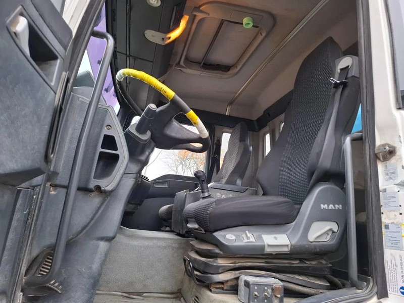 Самосвал MAN TGA 26.310 / 6X4 / 2XBIG AXLE / 2SIDE TIPPER / ONLY:545423 KM / TUV:06-05-2026 / FULL-STEEL / AIRCO / MANUAL / EURO-4 / 2005: фото 20 Самосвал MAN TGA 26.310 / 6X4 / 2XBIG AXLE / 2SIDE TIPPER / ONLY:545423 KM / TUV:06-05-2026 / FULL-STEEL / AIRCO / MANUAL / EURO-4 / 2005: фото 20