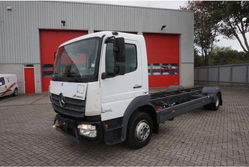Mercedes-Benz ATEGO 1221 / ENGINE RUNNING / ONLY:253095 KM / AUTOMATIC / EURO-6 / 2017 - Грузовик-шасси: фото 1 Mercedes-Benz ATEGO 1221 / ENGINE RUNNING / ONLY:253095 KM / AUTOMATIC / EURO-6 / 2017 - Грузовик-шасси: фото 1