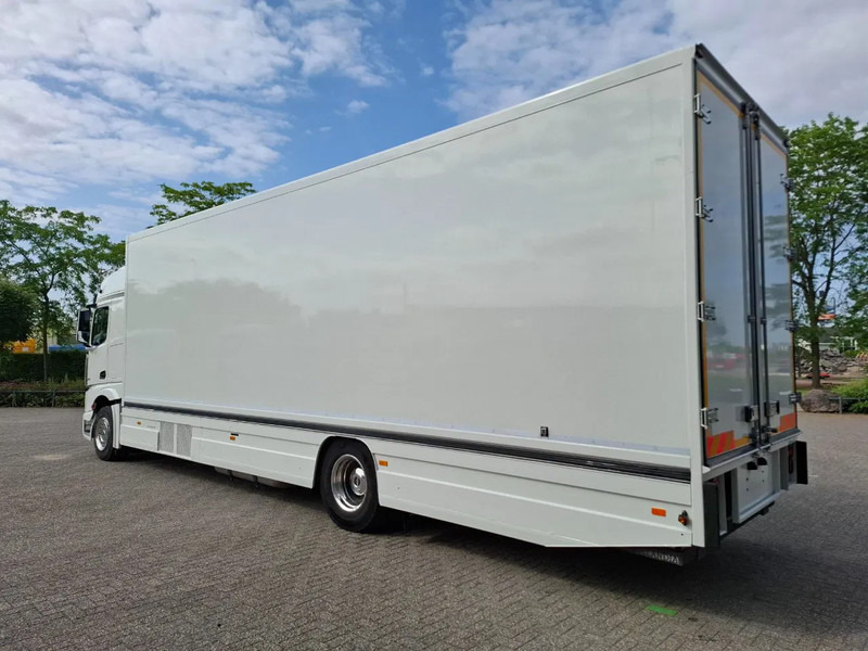 Mercedes-Benz Actros 1843 / GERMAN FLOWER TRUCK / 162021 KM / ISOLATED BOX / COOL & HEATED / NAVI / PLATFORM 1500 KG / TOP CONDITION / FULL-AI - Торговый грузовик: фото 3 Mercedes-Benz Actros 1843 / GERMAN FLOWER TRUCK / 162021 KM / ISOLATED BOX / COOL & HEATED / NAVI / PLATFORM 1500 KG / TOP CONDITION / FULL-AI - Торговый грузовик: фото 3