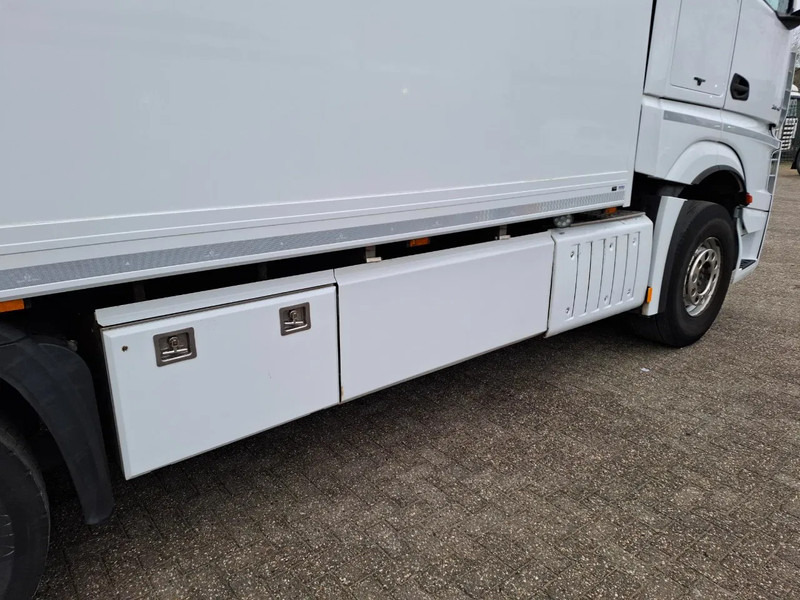Грузовик с закрытым кузовом Mercedes-Benz Actros 2843 / NL TRUCK / TUV:08-01-2026 / LIFT+LENKACHSE / SMART TACHO / NAVI / PLATFORM 1500 KG / 2XBED / EURO-6 / 2015: фото 14