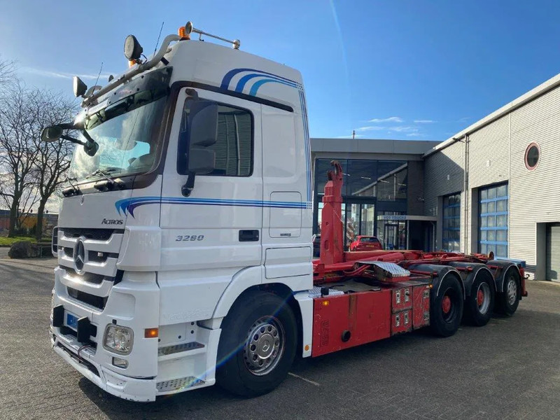 Mercedes-Benz Actros 3260 V8 / 15,9L / 8X4 / BIG AXLE / PALFINGER T26 HOOKLIFT / LIFT+LENKACHSE / FULL-AIR / AIRCO / AUTOMATIC / EURO-5 / 2013 - Крюковой мультилифт: фото 3 Mercedes-Benz Actros 3260 V8 / 15,9L / 8X4 / BIG AXLE / PALFINGER T26 HOOKLIFT / LIFT+LENKACHSE / FULL-AIR / AIRCO / AUTOMATIC / EURO-5 / 2013 - Крюковой мультилифт: фото 3