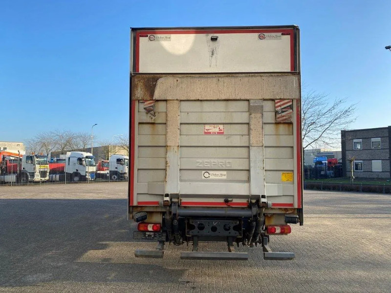 Mercedes-Benz Antos 2533 / LIFT AXLE / HEATED CLOSED BOX / PLATFORM 2000 KG / ONLY:506959 KM / SIDE DOOR / AUTOMATIC / EURO-6 / 2019 - Грузовик с закрытым кузовом: фото 4 Mercedes-Benz Antos 2533 / LIFT AXLE / HEATED CLOSED BOX / PLATFORM 2000 KG / ONLY:506959 KM / SIDE DOOR / AUTOMATIC / EURO-6 / 2019 - Грузовик с закрытым кузовом: фото 4