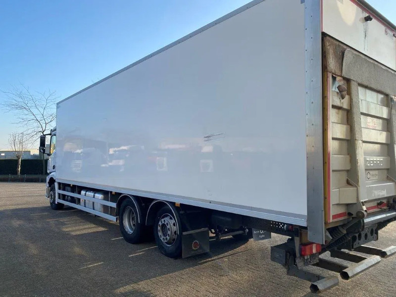 Mercedes-Benz Antos 2533 / LIFT AXLE / HEATED CLOSED BOX / PLATFORM 2000 KG / ONLY:506959 KM / SIDE DOOR / AUTOMATIC / EURO-6 / 2019 - Грузовик с закрытым кузовом: фото 3 Mercedes-Benz Antos 2533 / LIFT AXLE / HEATED CLOSED BOX / PLATFORM 2000 KG / ONLY:506959 KM / SIDE DOOR / AUTOMATIC / EURO-6 / 2019 - Грузовик с закрытым кузовом: фото 3