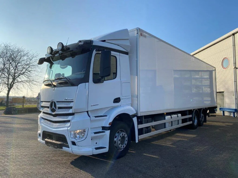 Mercedes-Benz Antos 2533 / LIFT AXLE / HEATED CLOSED BOX / PLATFORM 2000 KG / ONLY:506959 KM / SIDE DOOR / AUTOMATIC / EURO-6 / 2019 - Грузовик с закрытым кузовом: фото 1 Mercedes-Benz Antos 2533 / LIFT AXLE / HEATED CLOSED BOX / PLATFORM 2000 KG / ONLY:506959 KM / SIDE DOOR / AUTOMATIC / EURO-6 / 2019 - Грузовик с закрытым кузовом: фото 1