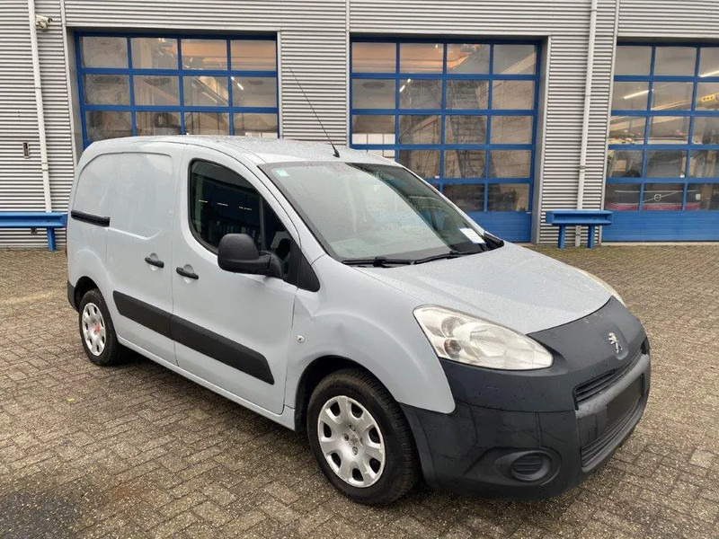 Peugeot Partner 1.6 HDI / TUV:22-11-2025 / AIRCO / CLOSED BOX / MANUAL / EURO-5 / 2013 - Легковой фургон: фото 2 Peugeot Partner 1.6 HDI / TUV:22-11-2025 / AIRCO / CLOSED BOX / MANUAL / EURO-5 / 2013 - Легковой фургон: фото 2