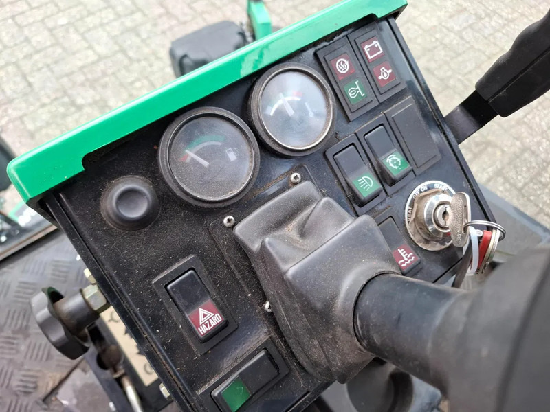 Газонокосилка Ransomes HR6010 / 6719 HOURS / 4 WHEEL DRIVE / HYDROSTATIC / 60 HP / AIRCO / CLOSED CABIN / 2008 /: фото 18 Газонокосилка Ransomes HR6010 / 6719 HOURS / 4 WHEEL DRIVE / HYDROSTATIC / 60 HP / AIRCO / CLOSED CABIN / 2008 /: фото 18
