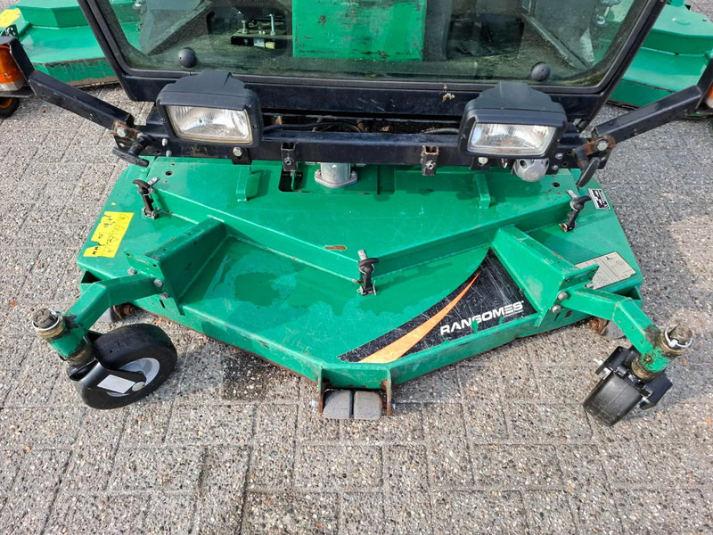 Газонокосилка Ransomes HR6010 / 6719 HOURS / 4 WHEEL DRIVE / HYDROSTATIC / 60 HP / AIRCO / CLOSED CABIN / 2008 /: фото 11 Газонокосилка Ransomes HR6010 / 6719 HOURS / 4 WHEEL DRIVE / HYDROSTATIC / 60 HP / AIRCO / CLOSED CABIN / 2008 /: фото 11