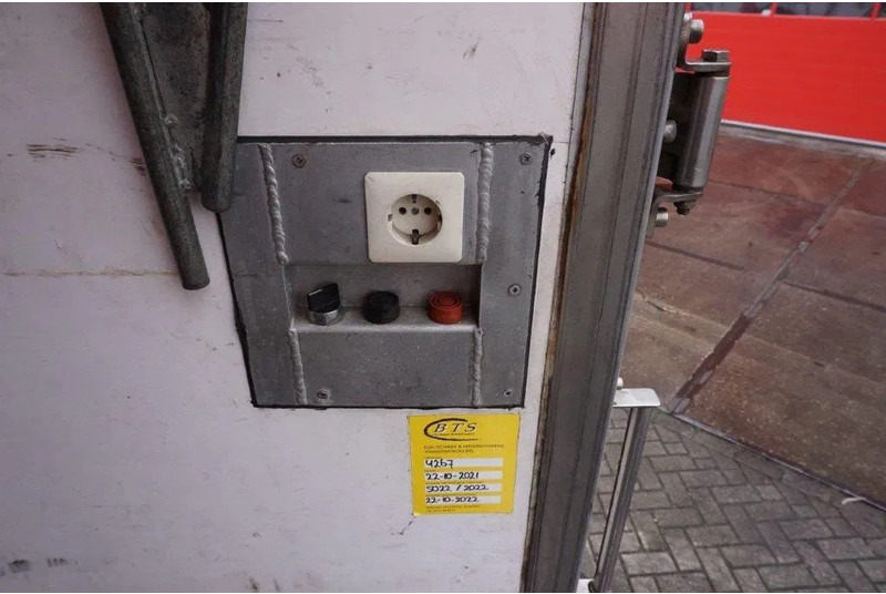 Прицеп-рефрижератор Tracon UDEN TM.180 / NL TRAILER / THROUGH-LOADING SYSTEM / ISOLATED / ALCOA / PLATFORM 2000 KG / 2003: фото 14 Прицеп-рефрижератор Tracon UDEN TM.180 / NL TRAILER / THROUGH-LOADING SYSTEM / ISOLATED / ALCOA / PLATFORM 2000 KG / 2003: фото 14