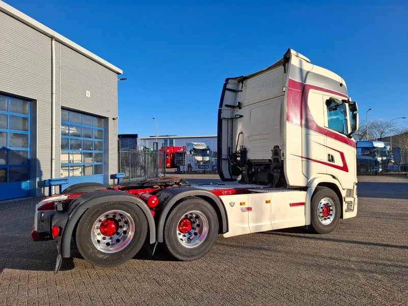 Scania NGS S650 V8 / BOOGIE / RETARDER / 633398KM / 9 TON FRONT AXLE / FULL-AIR / INLINER / LEATHER / ALCOA / NAVI / FRIDGE / EURO-6 / - Тягач: фото 5 Scania NGS S650 V8 / BOOGIE / RETARDER / 633398KM / 9 TON FRONT AXLE / FULL-AIR / INLINER / LEATHER / ALCOA / NAVI / FRIDGE / EURO-6 / - Тягач: фото 5