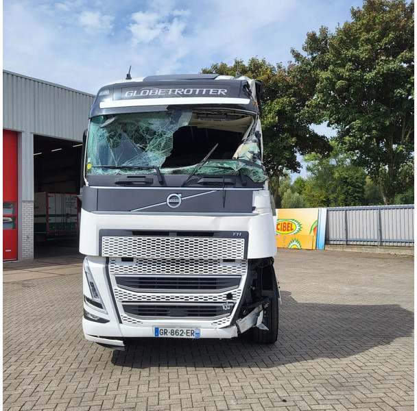 Volvo FH5-500 XL / ENGINE RUNNING / VEB+ / I-PARKCOOL / ONLY:349717 KM / I-SAVE / ACC / LWDS / SIDESKIRTS / AUTOMATIC / EURO-6 / 2023 - Тягач: фото 2 Volvo FH5-500 XL / ENGINE RUNNING / VEB+ / I-PARKCOOL / ONLY:349717 KM / I-SAVE / ACC / LWDS / SIDESKIRTS / AUTOMATIC / EURO-6 / 2023 - Тягач: фото 2
