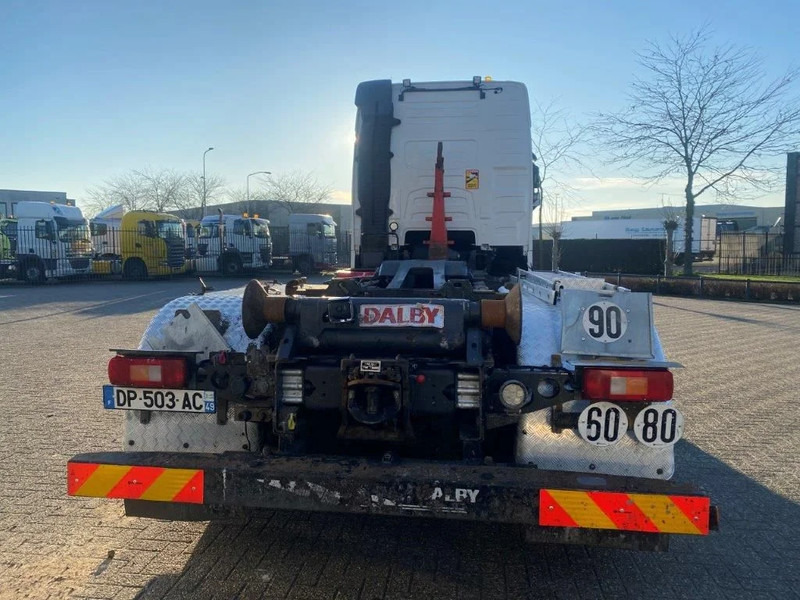 Volvo FH4-460 / VEB / I-PARKCOOL / 9000KG FRONT AXLE / DALBY HOOK 14250KG / AUTOMATIC / EURO-6 / 2015 - Крюковой мультилифт: фото 4 Volvo FH4-460 / VEB / I-PARKCOOL / 9000KG FRONT AXLE / DALBY HOOK 14250KG / AUTOMATIC / EURO-6 / 2015 - Крюковой мультилифт: фото 4