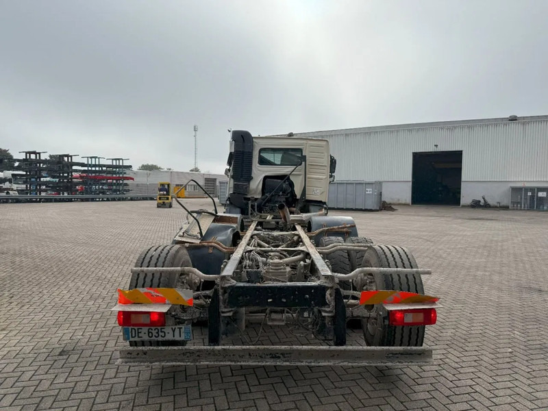 Volvo FMX 450 / ENGINE RUNNING / 8X4 / VEB / ONLY:260642 KM / PTO / LIFT+LENKACHSE / ALCOA / AUTOMATIC / EURO-6 / 2014 - Грузовик-шасси: фото 4 Volvo FMX 450 / ENGINE RUNNING / 8X4 / VEB / ONLY:260642 KM / PTO / LIFT+LENKACHSE / ALCOA / AUTOMATIC / EURO-6 / 2014 - Грузовик-шасси: фото 4