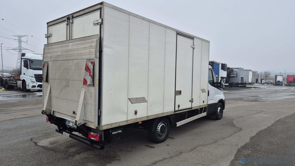 IVECO DAILY 35S11 - mrazírna + elektro agregát THERMO KING V-300 Max + zvedací čelo 750 kg - Фургон-рефрижератор: фото 3 IVECO DAILY 35S11 - mrazírna + elektro agregát THERMO KING V-300 Max + zvedací čelo 750 kg - Фургон-рефрижератор: фото 3