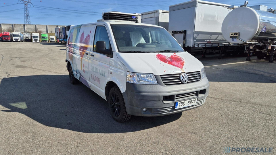 VOLKSWAGEN TRANSPORTER 2.5 TDi - nová mrazírenská vestavba + CARRIER XARIOS 230/12 V - vadný motor - Фургон-рефрижератор: фото 1 VOLKSWAGEN TRANSPORTER 2.5 TDi - nová mrazírenská vestavba + CARRIER XARIOS 230/12 V - vadný motor - Фургон-рефрижератор: фото 1