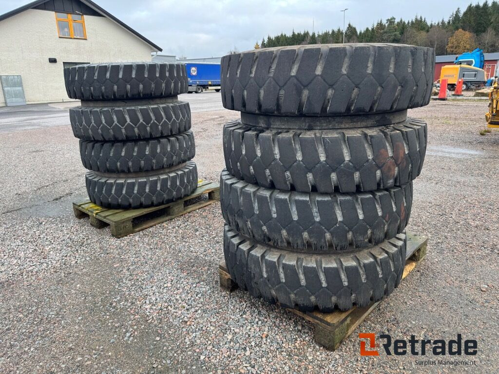 8 däck på fälg till Volvo Grävmaskin 10,00-20 - Колесо для Экскаваторов: фото 5 8 däck på fälg till Volvo Grävmaskin 10,00-20 - Колесо для Экскаваторов: фото 5