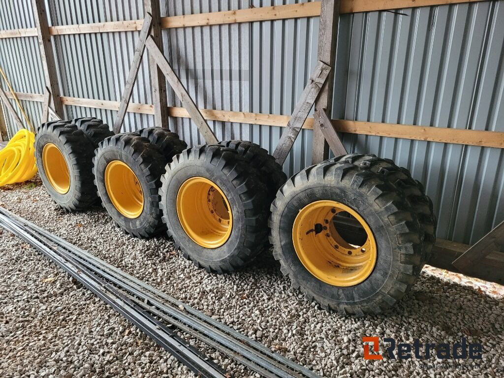 8 st däck på fälg till Volvo Grävmaskin 10,00-20 - Колесо для Экскаваторов: фото 2 8 st däck på fälg till Volvo Grävmaskin 10,00-20 - Колесо для Экскаваторов: фото 2