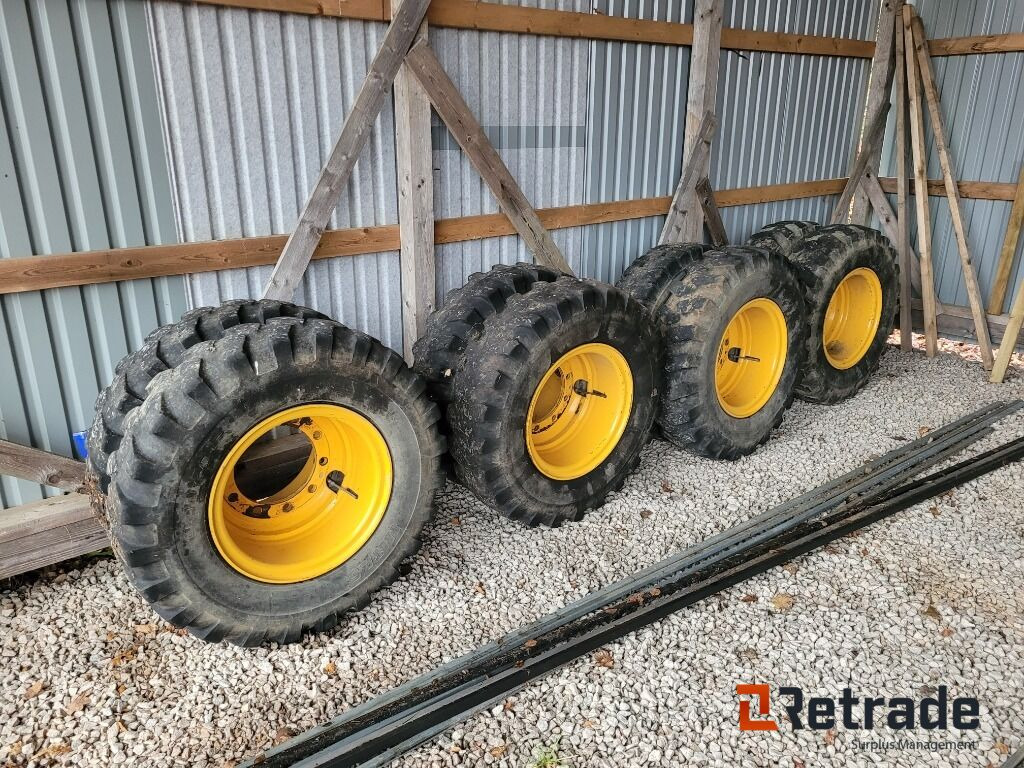 8 st däck på fälg till Volvo Grävmaskin 10,00-20 - Колесо для Экскаваторов: фото 1 8 st däck på fälg till Volvo Grävmaskin 10,00-20 - Колесо для Экскаваторов: фото 1