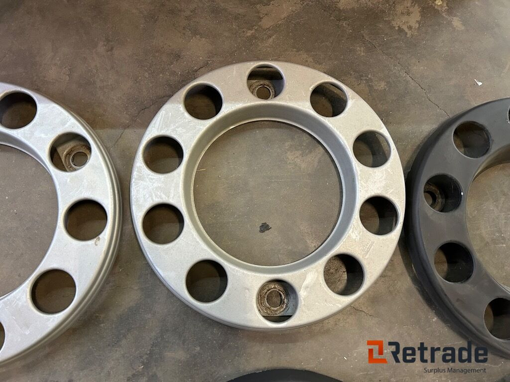 8 st hjulringar / snobbringar Volvo ( inget reservationspris ) - Ступица для Грузовиков: фото 2 8 st hjulringar / snobbringar Volvo ( inget reservationspris ) - Ступица для Грузовиков: фото 2