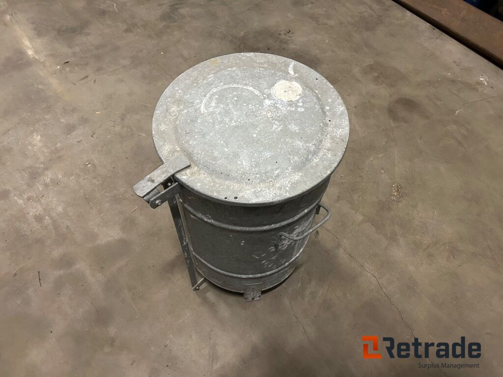 Soptunna Avfallstunna i plåt med lock - Инструмент/ Оборудование: фото 3 Soptunna Avfallstunna i plåt med lock - Инструмент/ Оборудование: фото 3