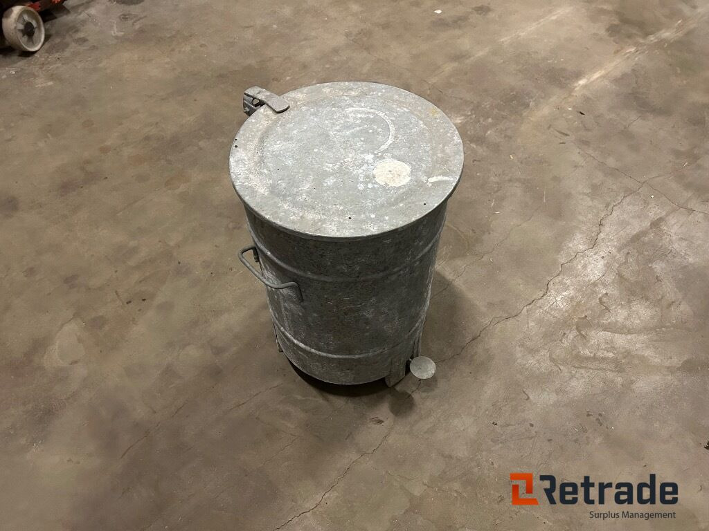 Soptunna Avfallstunna i plåt med lock - Инструмент/ Оборудование: фото 2 Soptunna Avfallstunna i plåt med lock - Инструмент/ Оборудование: фото 2