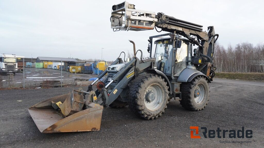 Traktorgrävare Lännen 8800 i 190 lift med korg - Строительная техника: фото 1 Traktorgrävare Lännen 8800 i 190 lift med korg - Строительная техника: фото 1