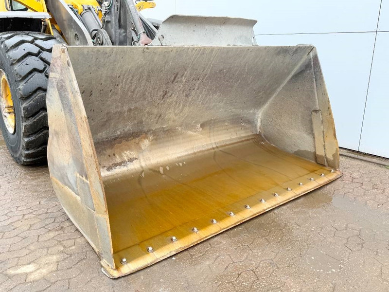 Колёсный погрузчик Volvo L120G - 3rd Function / Quick Coupler / Auto Lube: фото 12