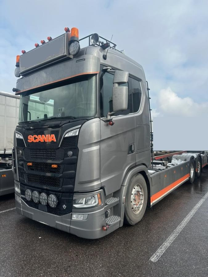 Scania S 590 - Грузовик-контейнеровоз/ Сменный кузов: фото 3 Scania S 590 - Грузовик-контейнеровоз/ Сменный кузов: фото 3