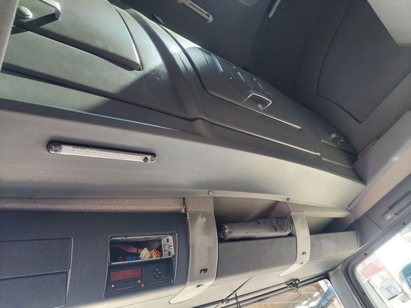 Тентованный грузовик MAN TGL 8.220: фото 17