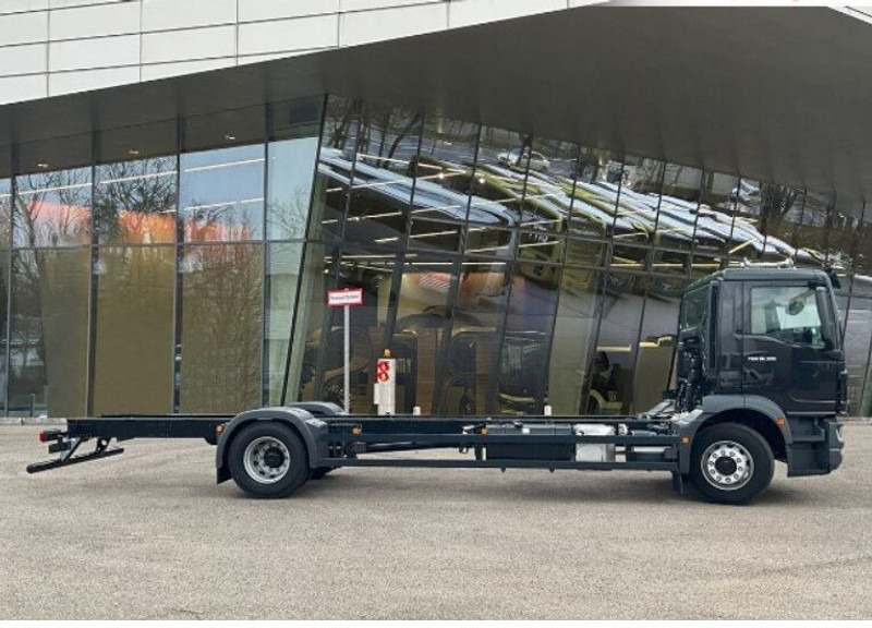 MAN TGM 18.320 4x2 BL CH Fahrgestell Euro 6 NEU Rechtslenker - Грузовик-шасси: фото 4 MAN TGM 18.320 4x2 BL CH Fahrgestell Euro 6 NEU Rechtslenker - Грузовик-шасси: фото 4