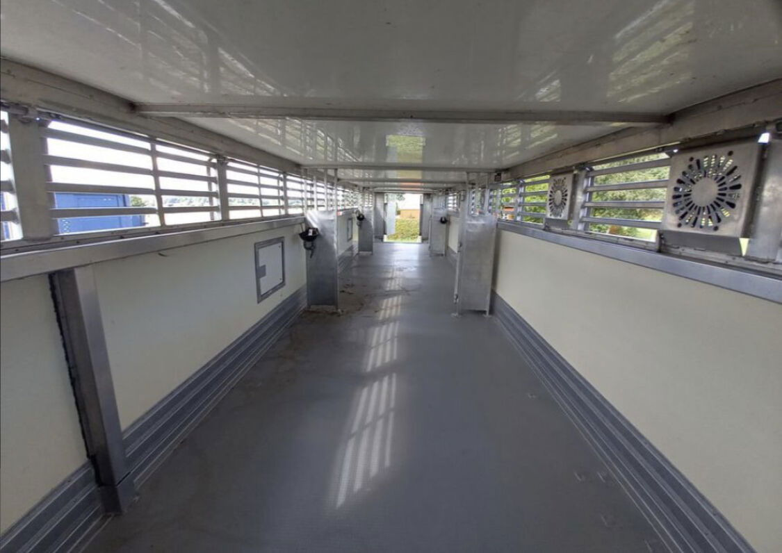 Полуприцеп для перевозки животных Gray and Adams Gadd3 / Works Great / Hydraulic / 2 Levels: фото 22 Полуприцеп для перевозки животных Gray and Adams Gadd3 / Works Great / Hydraulic / 2 Levels: фото 22