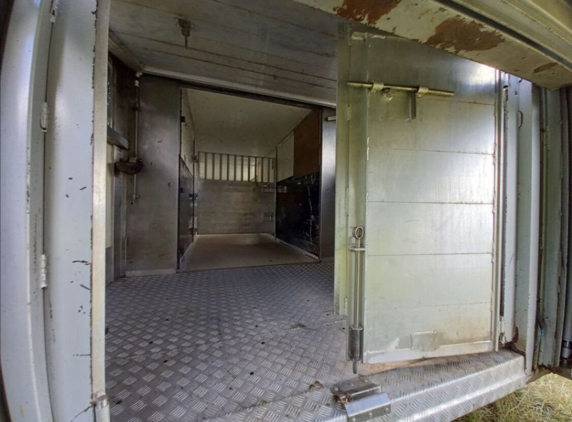 Полуприцеп для перевозки животных Gray and Adams Gadd3 / Works Great / Hydraulic / 2 Levels: фото 13 Полуприцеп для перевозки животных Gray and Adams Gadd3 / Works Great / Hydraulic / 2 Levels: фото 13