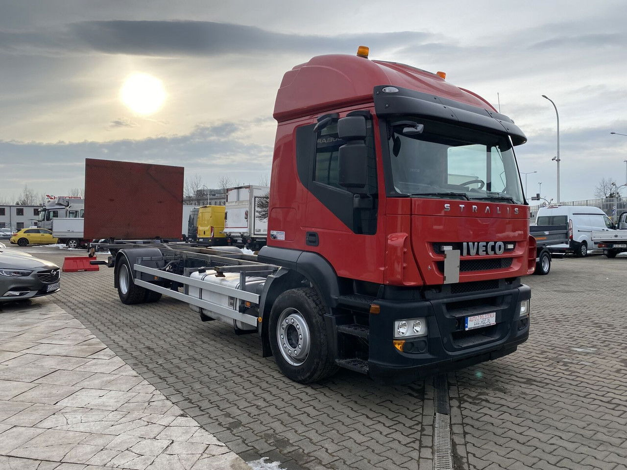 IVECO Stralis 360 AT 190 / Euro 5 / NEW Service / Long Frame - Грузовик-шасси: фото 2 IVECO Stralis 360 AT 190 / Euro 5 / NEW Service / Long Frame - Грузовик-шасси: фото 2