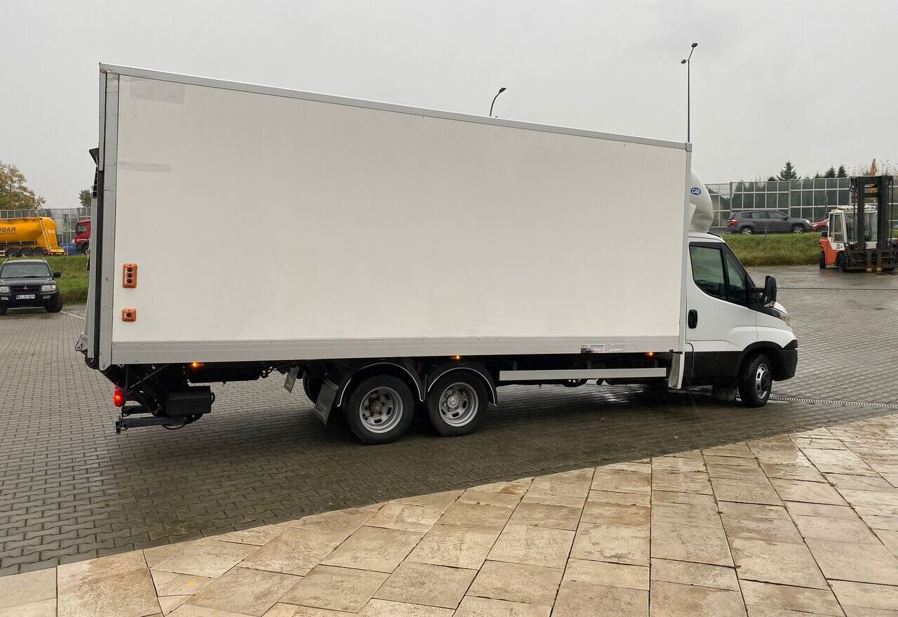 Iveco Daily 35C18 35C180 / Container / Veldhuizen Trailer / 3 Axes / KAT. B+ - Грузовик с закрытым кузовом: фото 4 Iveco Daily 35C18 35C180 / Container / Veldhuizen Trailer / 3 Axes / KAT. B+ - Грузовик с закрытым кузовом: фото 4