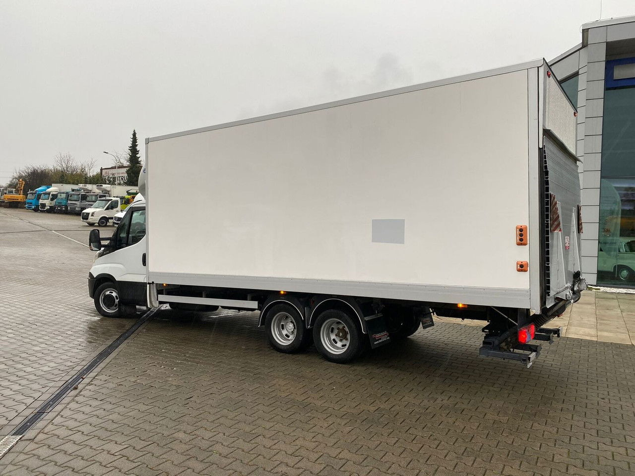 Iveco Daily 35C18 35C180 / NEW Service / Trailer / Euro 6 - Грузовик с закрытым кузовом: фото 4 Iveco Daily 35C18 35C180 / NEW Service / Trailer / Euro 6 - Грузовик с закрытым кузовом: фото 4