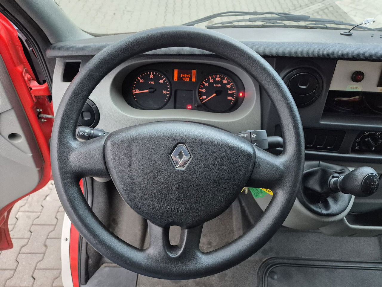 Renault Master 2.5 DCi / Only 25TKM / Like NEW / WE Have 3 THE Same  в лизинг Renault Master 2.5 DCi / Only 25TKM / Like NEW / WE Have 3 THE Same: фото 16