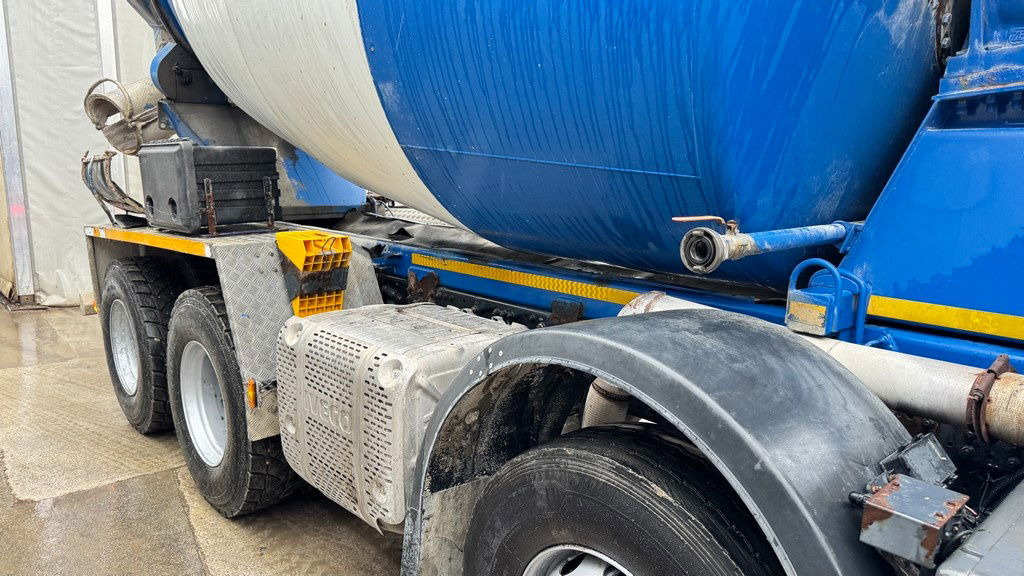 Iveco Trakker AD340TB45 8x4 mixer 9m3 - Автобетоносмеситель: фото 4 Iveco Trakker AD340TB45 8x4 mixer 9m3 - Автобетоносмеситель: фото 4