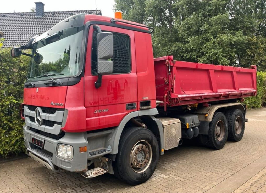 Mercedes-Benz Actros 2648 6X4 3 sided tipper - Самосвал: фото 1 Mercedes-Benz Actros 2648 6X4 3 sided tipper - Самосвал: фото 1