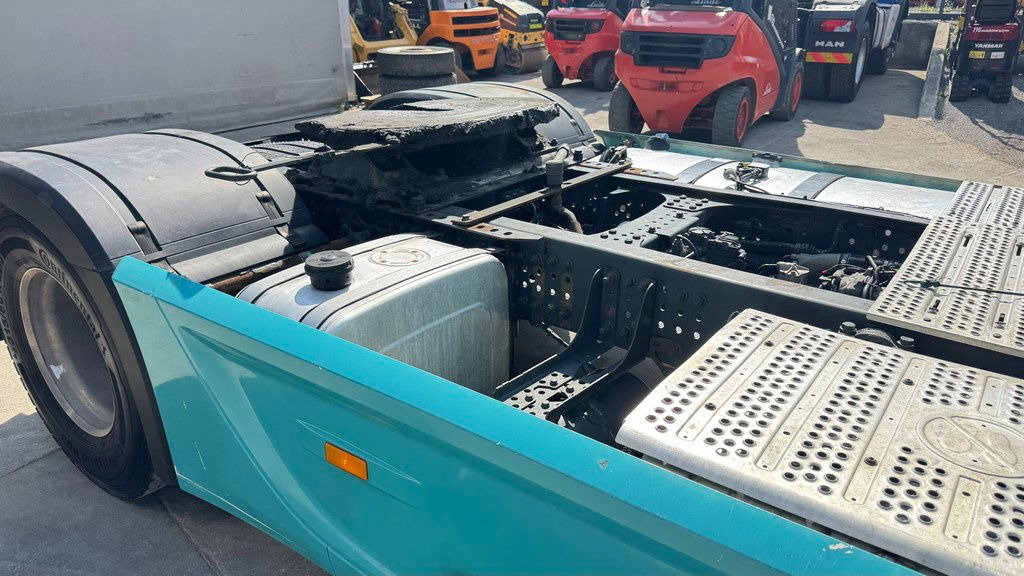 Mercedes-Benz Actros 1853 LS 4x2 tractor unit - retarder - tipp. hydraulics - Тягач: фото 4 Mercedes-Benz Actros 1853 LS 4x2 tractor unit - retarder - tipp. hydraulics - Тягач: фото 4